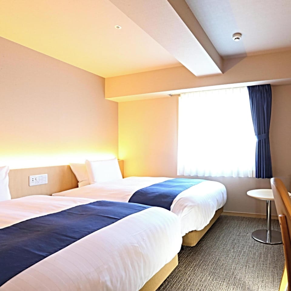 Twin Room, Non Smoking | In-room safe, desk, blackout drapes, iron/ironing board