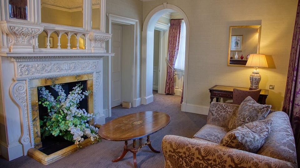 Suite | In-room safe, individually decorated, individually furnished, desk