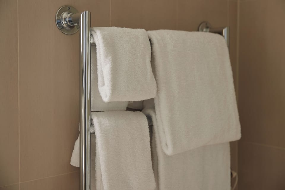 Premium bedding, in-room safe, desk, iron/ironing board