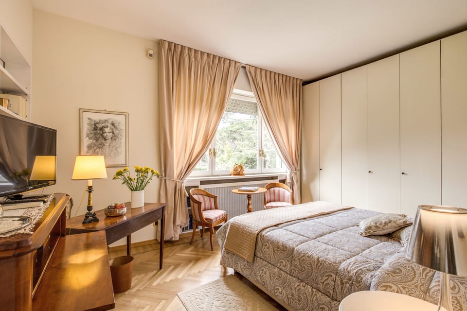 Junior Suite, Private Bathroom, Park View | Frette Italian sheets, premium bedding, down comforters, pillowtop beds