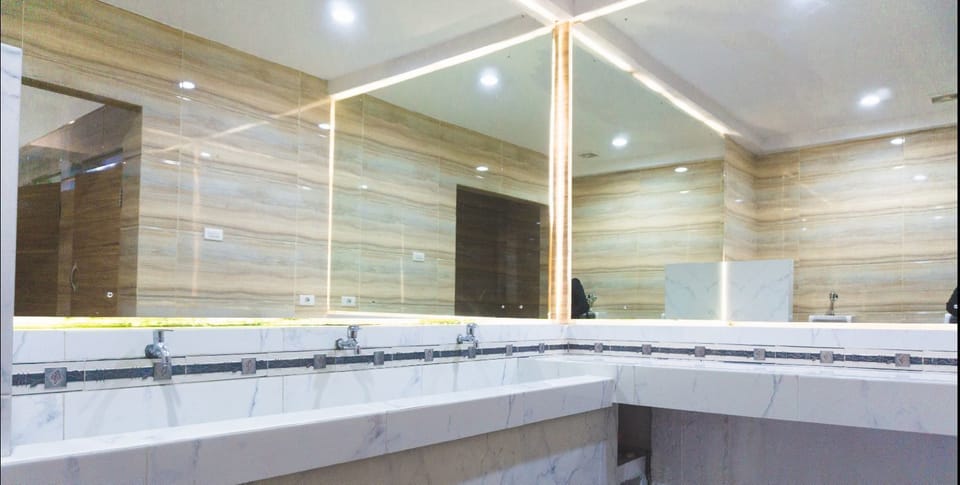Shower, rainfall showerhead, towels