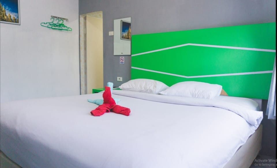 Double or Twin Room, Private Bathroom | Desk, free WiFi