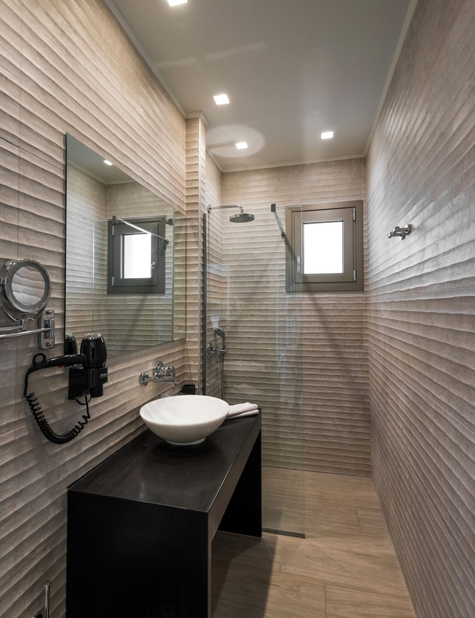 Luxury Suite, Sea View | Bathroom | Shower, free toiletries, hair dryer, slippers