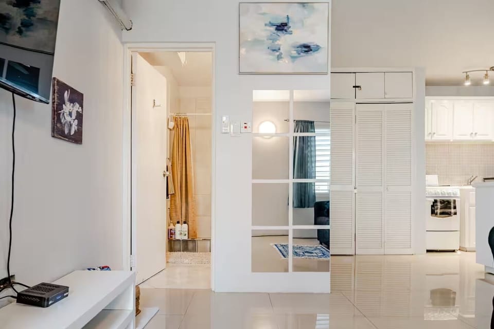 Comfort Studio Suite, 1 Queen Bed with Sofa bed, Pool Access, Garden Area | WiFi (free)
