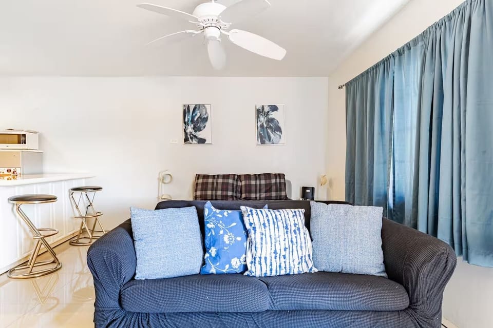 Comfort Studio Suite, 1 Queen Bed with Sofa bed, Pool Access, Garden Area | WiFi (free)