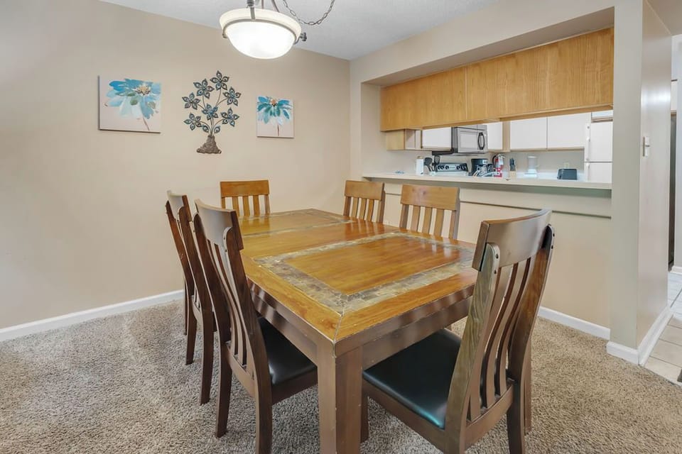 pass through counter to dinning area