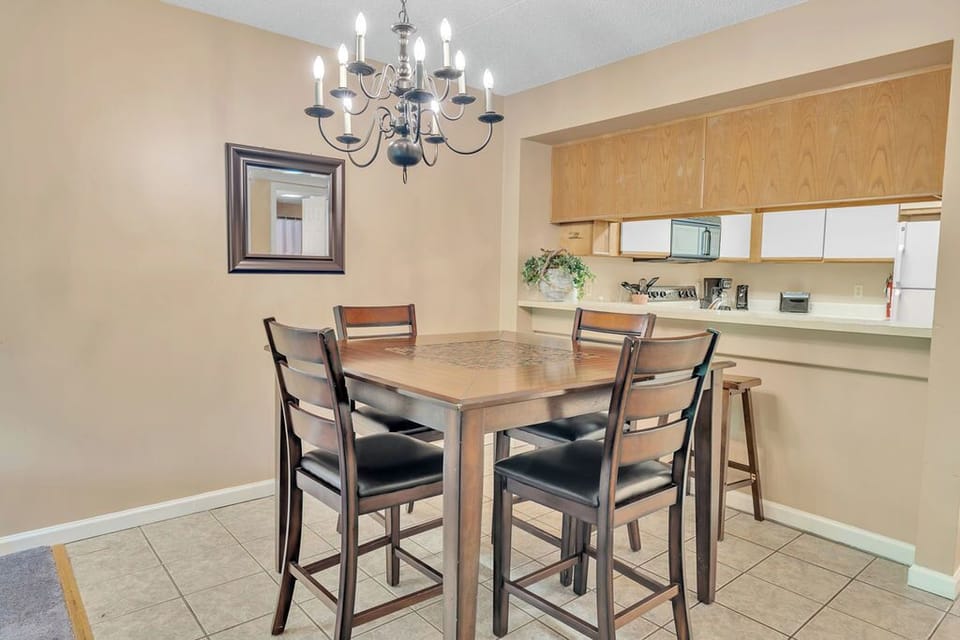 pass through counter to dinning area