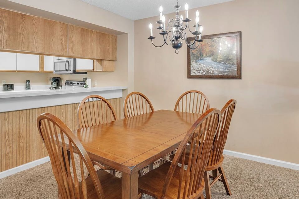 pass through counter to dinning area