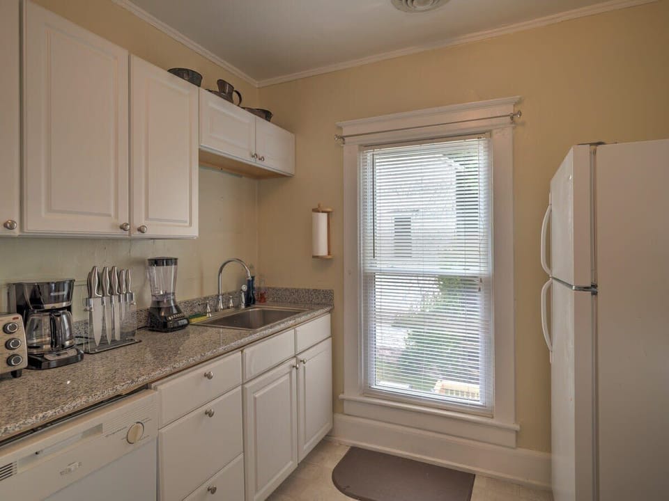 You will find all the cleaning supplies you will need under the sink.