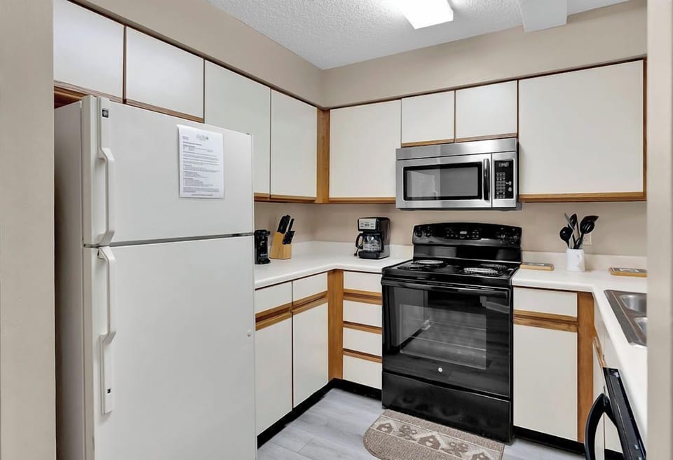 Fully equipped kitchen - The kitchen has full size major appliances and everything needed to prepare a full meal.