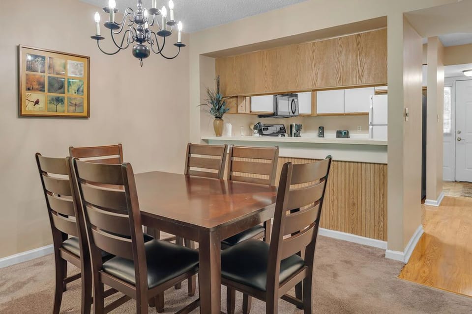 pass through counter to dinning area