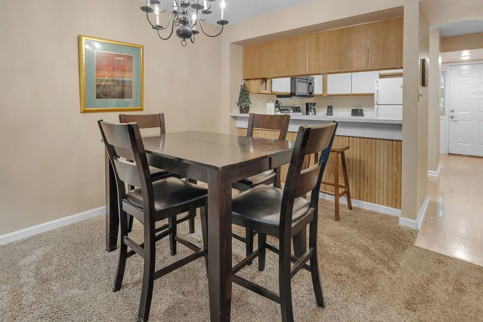 pass through counter to dinning area