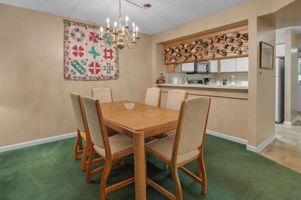 pass through counter to dinning area
