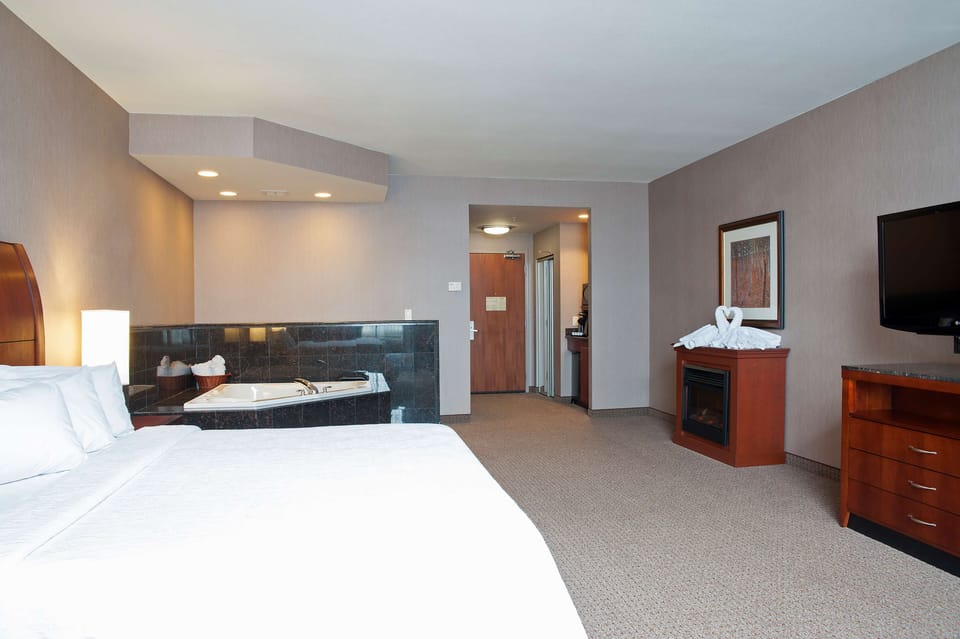 One King Suite with Whirlpool | Premium bedding, in-room safe, desk, iron/ironing board