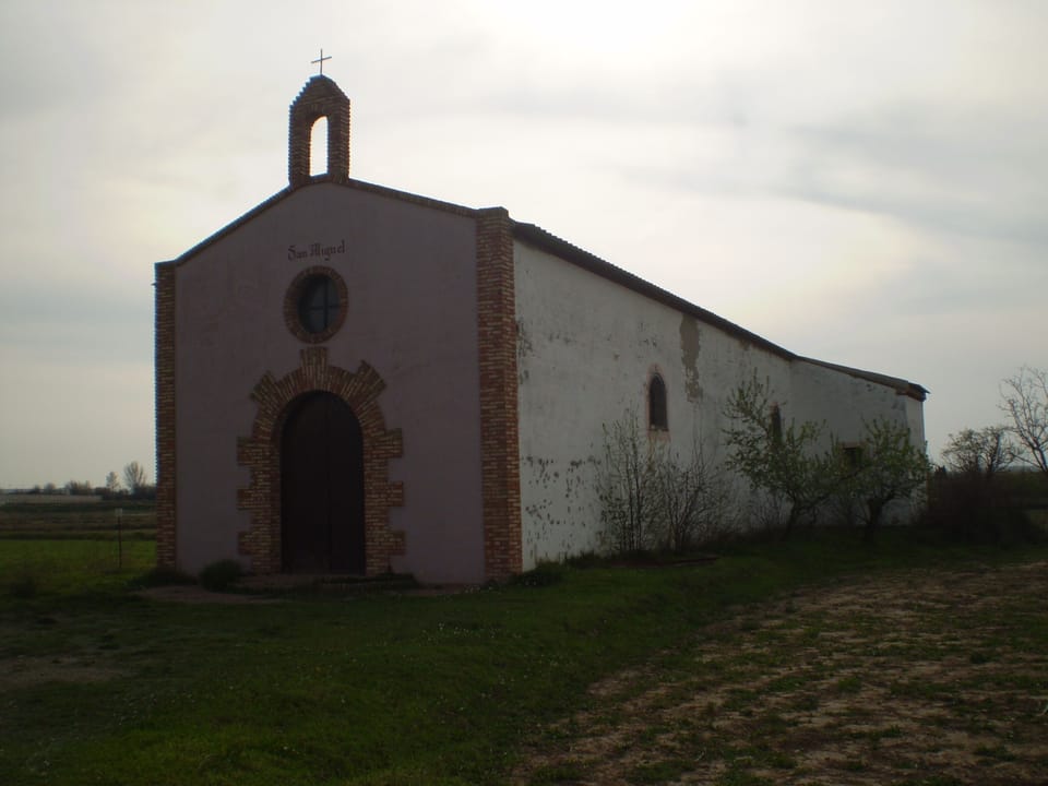 HERMIT OF SAN MIGUEL IN BOQUIÑENI. ON THE SIDE IS A DECOR WITH WOOD TABLES