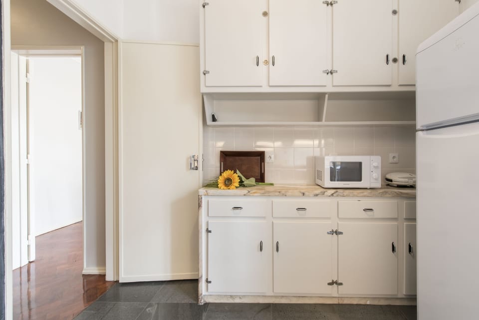 Kitchen fully equipped.