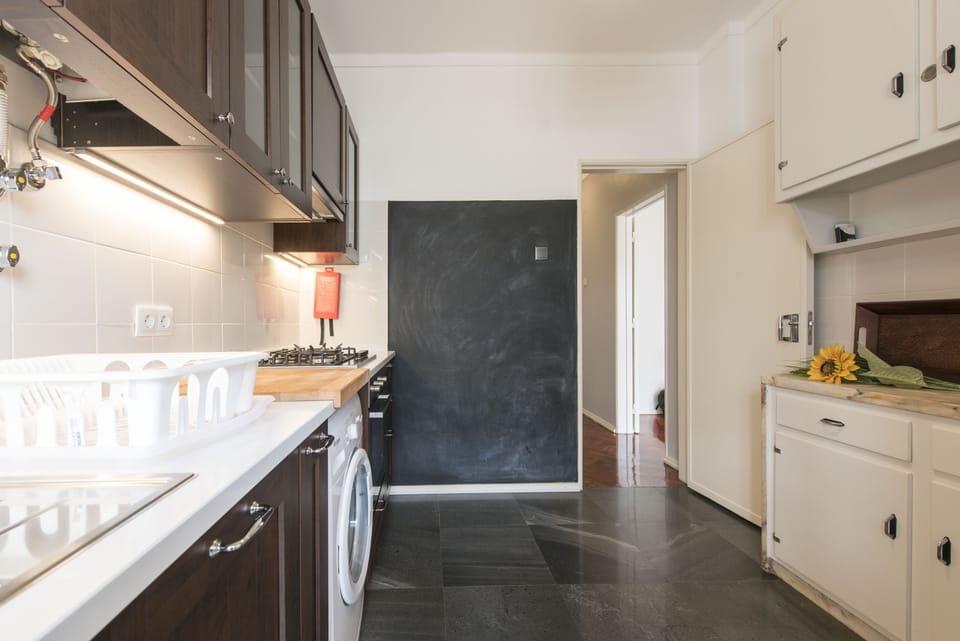Kitchen fully equipped.