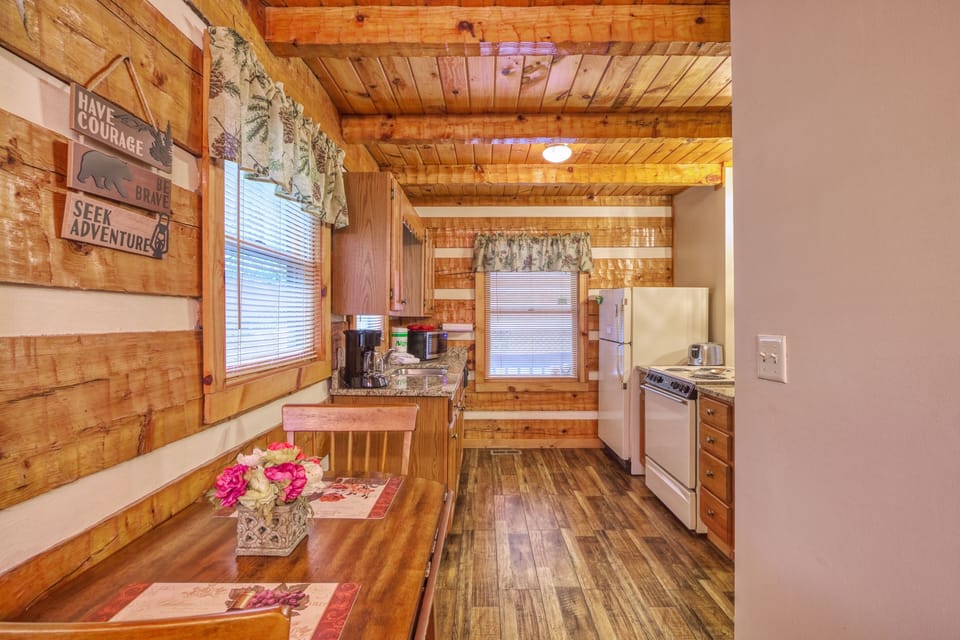 view of kitchen and dinning area