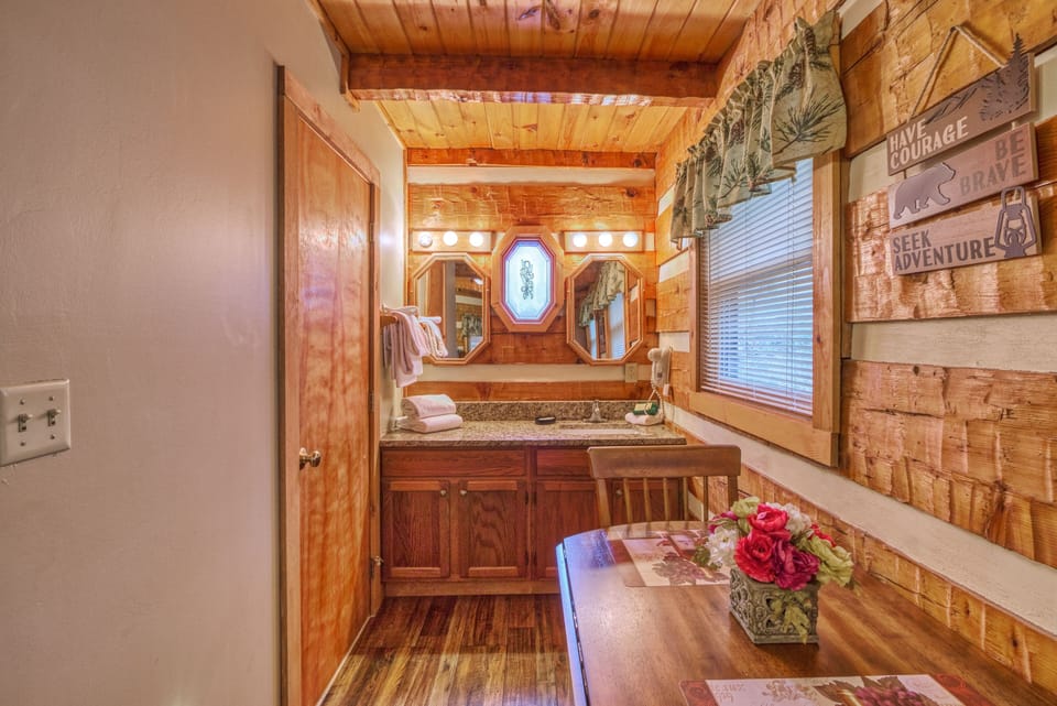 Beautiful decor - view of sink and vanity for the bathroom