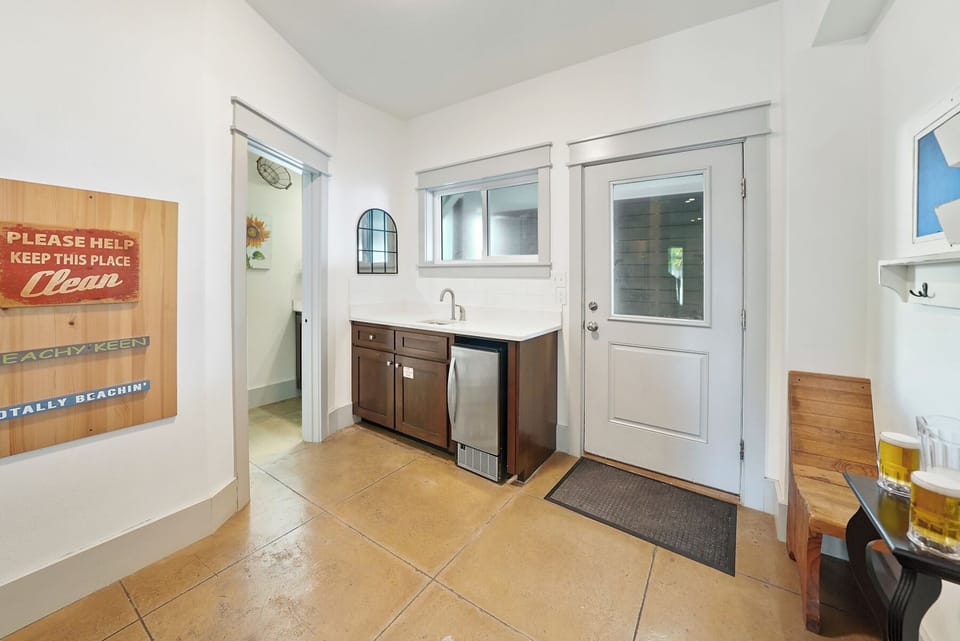 1st floor kitchenette