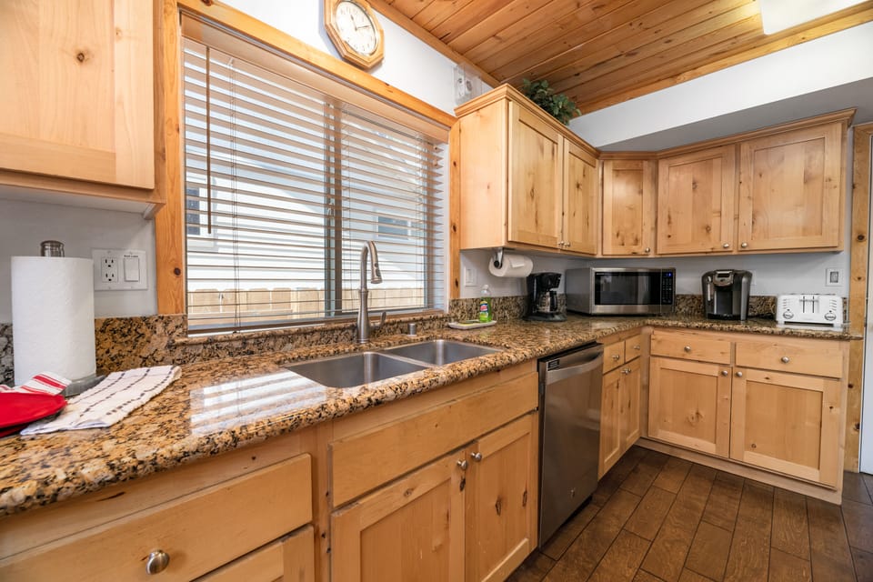 Perfect Kitchen. - Overview of the Kitchen, comes with everything needed in a standard kitchen with Stainless Steel Appliances and Full Amenities.