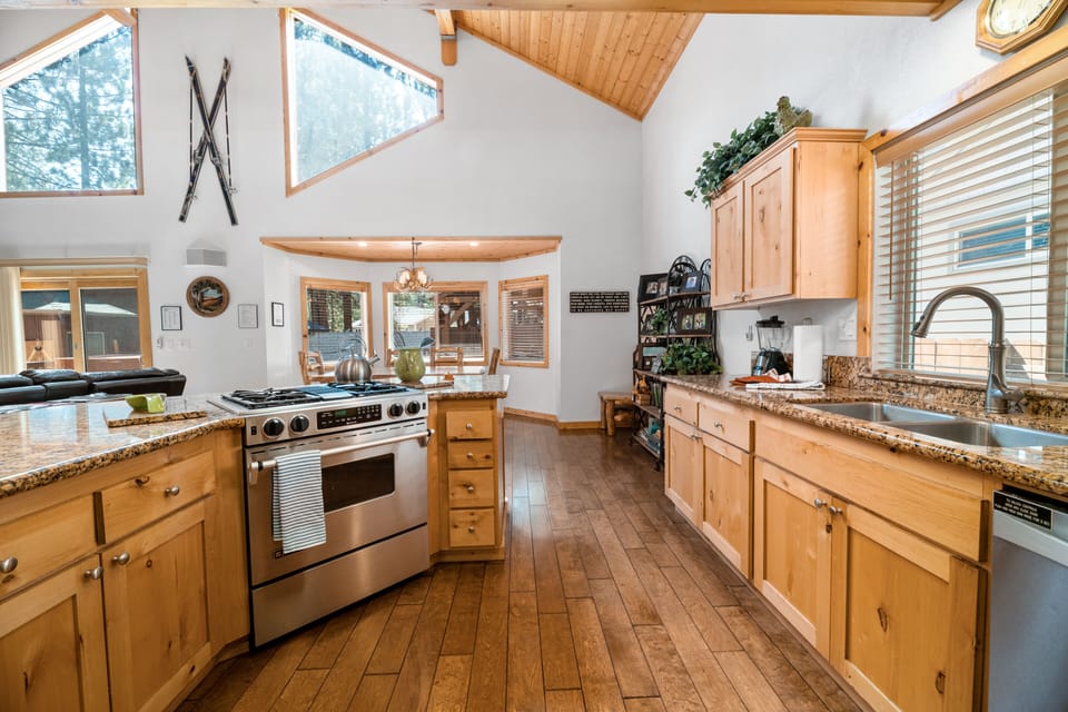 Perfect Kitchen. - Overview of the Kitchen, comes with everything needed in a standard kitchen with Stainless Steel Appliances and Full Amenities.