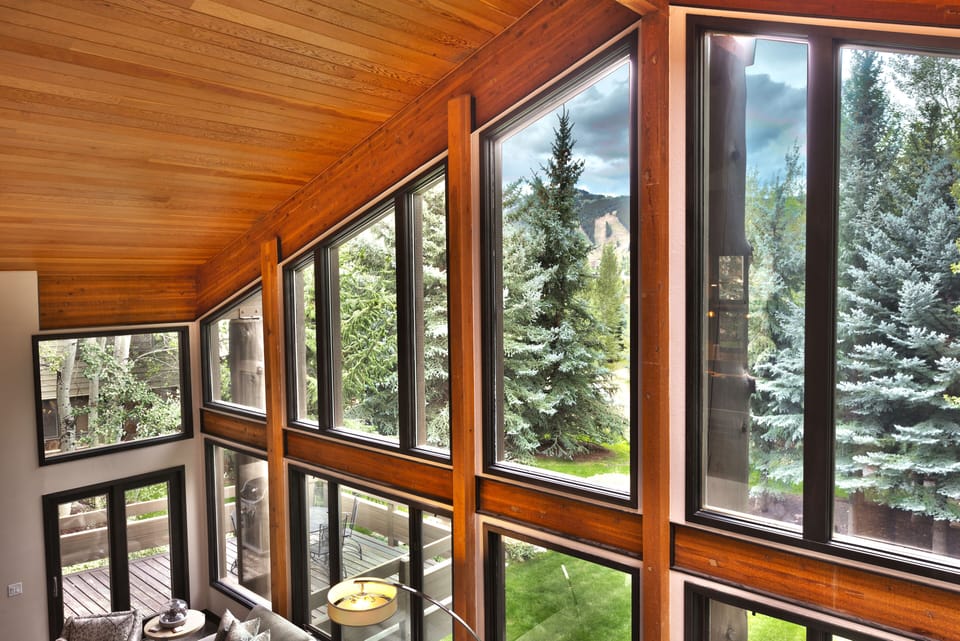 This home has lots of windows offering natural light and amazing views!