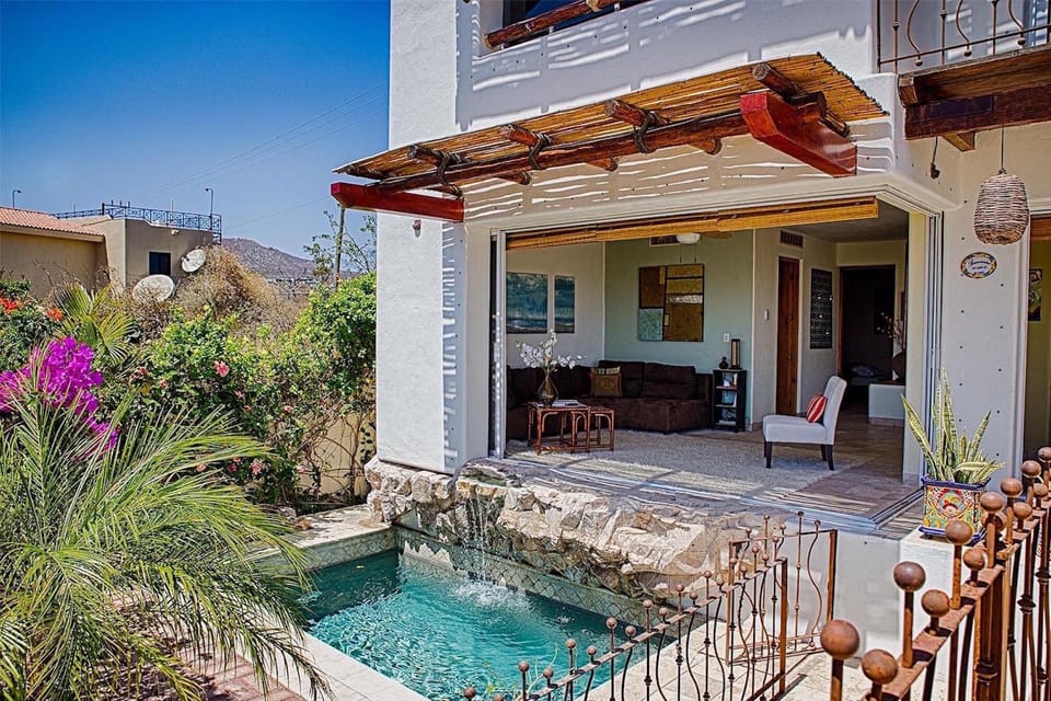 Living Room and Dipping Pool 