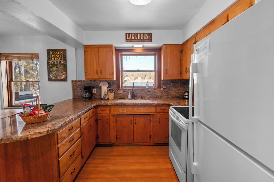 Full Kitchen - Kitchen with full amenities