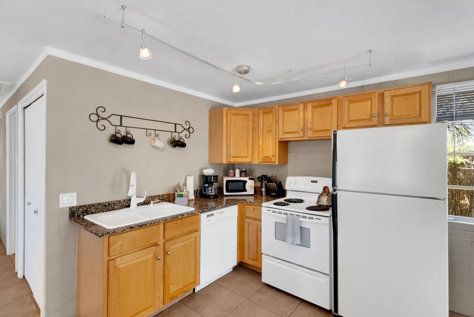 Full kitchen