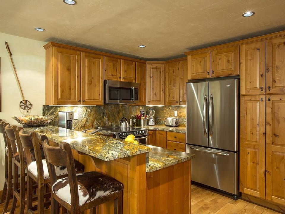 Fully equipped kitchen with new stove.