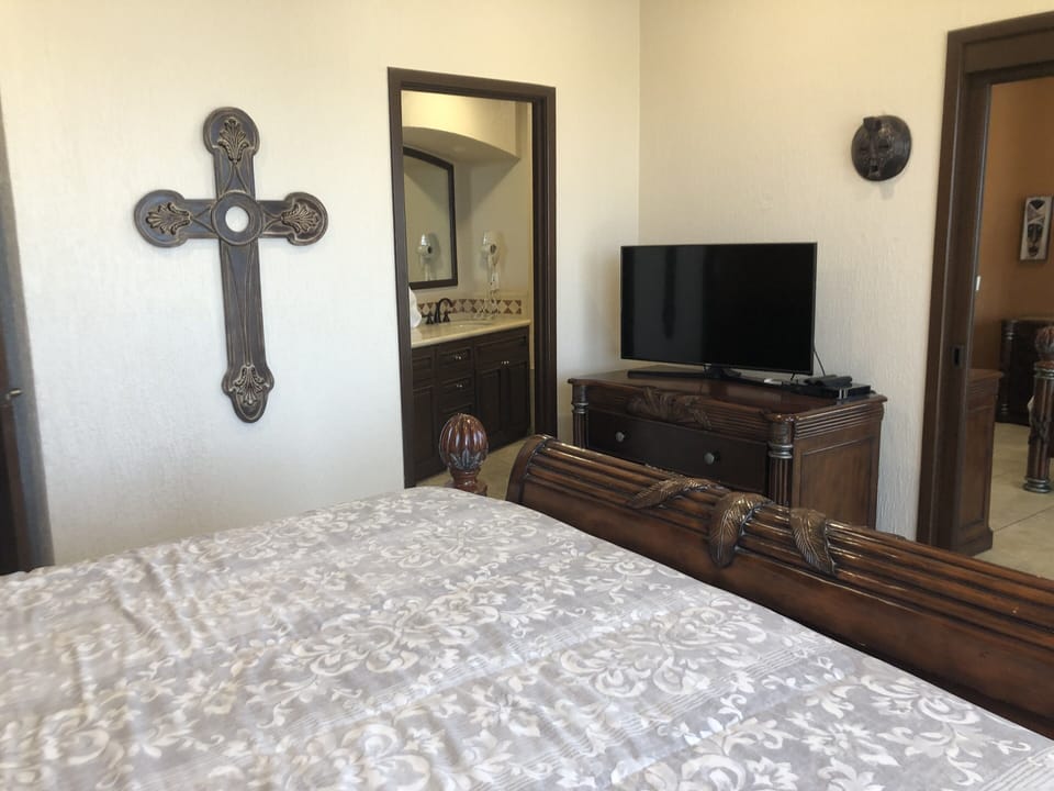 second master suite with en suite bathroom