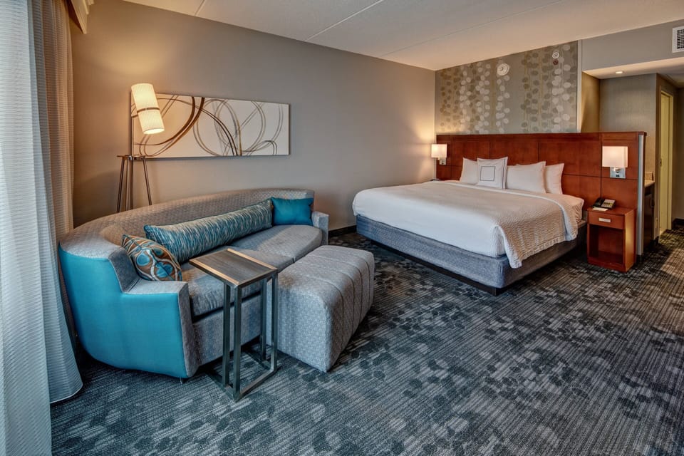 Premium bedding, in-room safe, desk, laptop workspace
