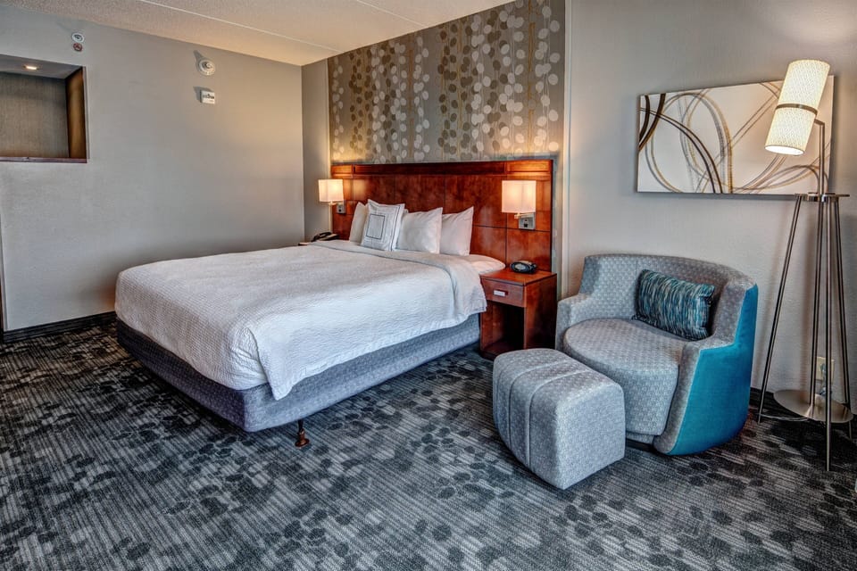 Premium bedding, in-room safe, desk, laptop workspace