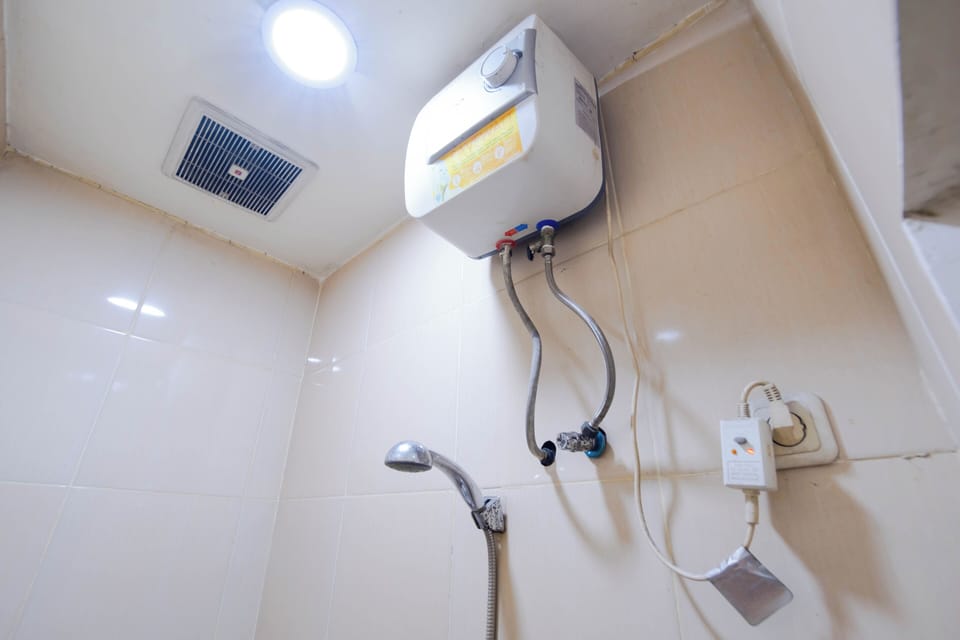 Standard Single Room, 1 Twin Bed | Bathroom | Shower, towels