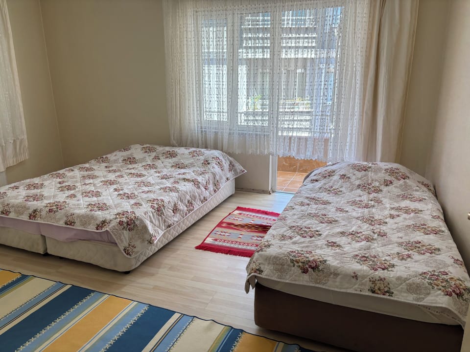 1 bedroom, individually decorated, iron/ironing board, free WiFi