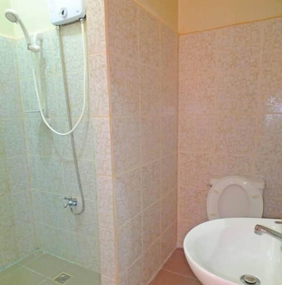 Shower, towels