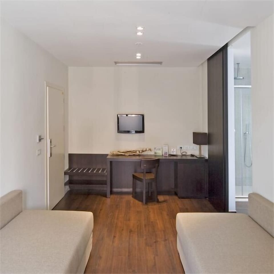 Suite | Minibar, in-room safe, desk, soundproofing