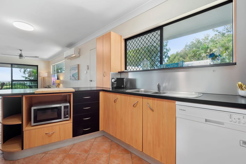 4 Bedroom Beach House | Private kitchen | Fridge, microwave, oven, stovetop