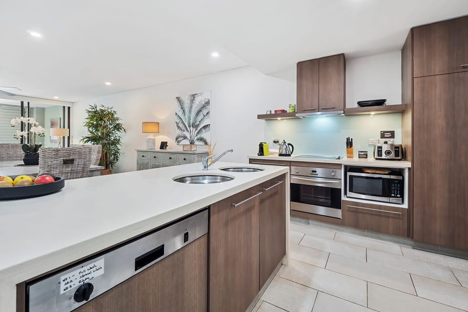 Apartment, 2 Bedrooms, Lagoon View | Private kitchen | Fridge, microwave, oven, stovetop