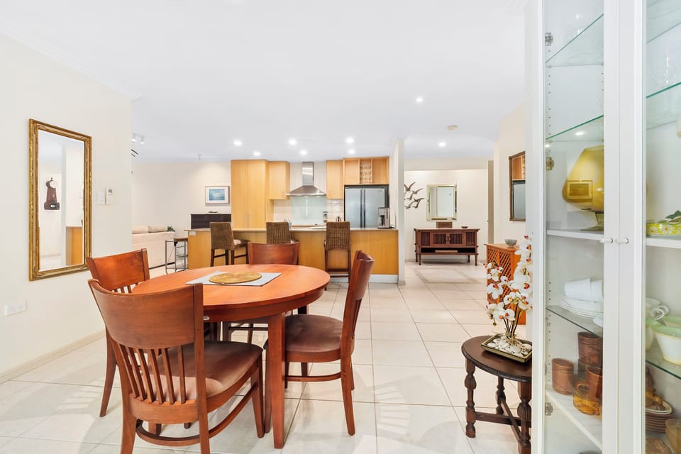 Comfort Double Room, 2 Bedrooms, Non Smoking | In-room dining