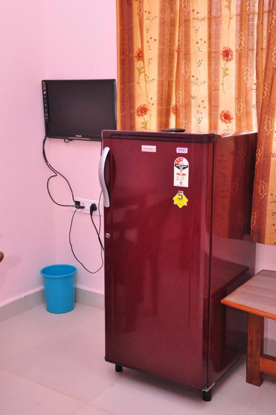 Minibar, desk, iron/ironing board, free rollaway beds