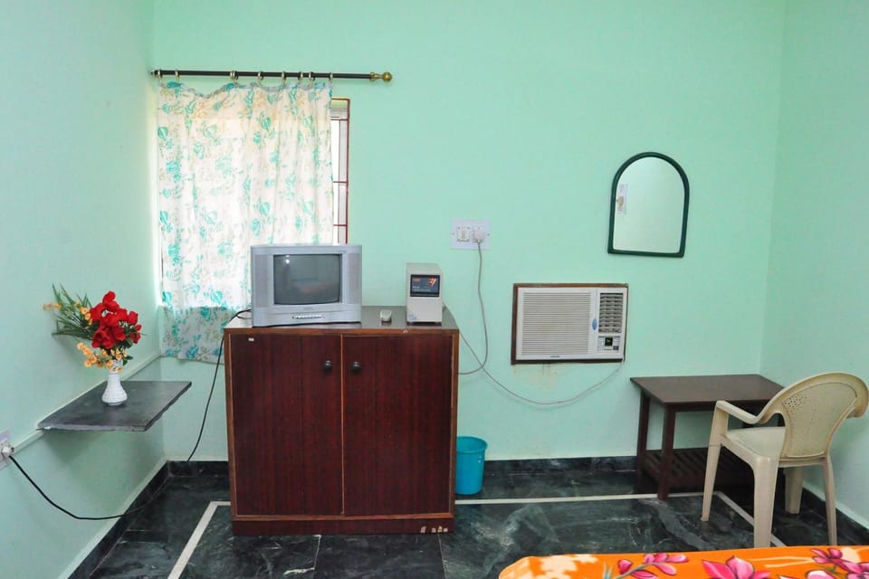 Minibar, desk, iron/ironing board, free rollaway beds