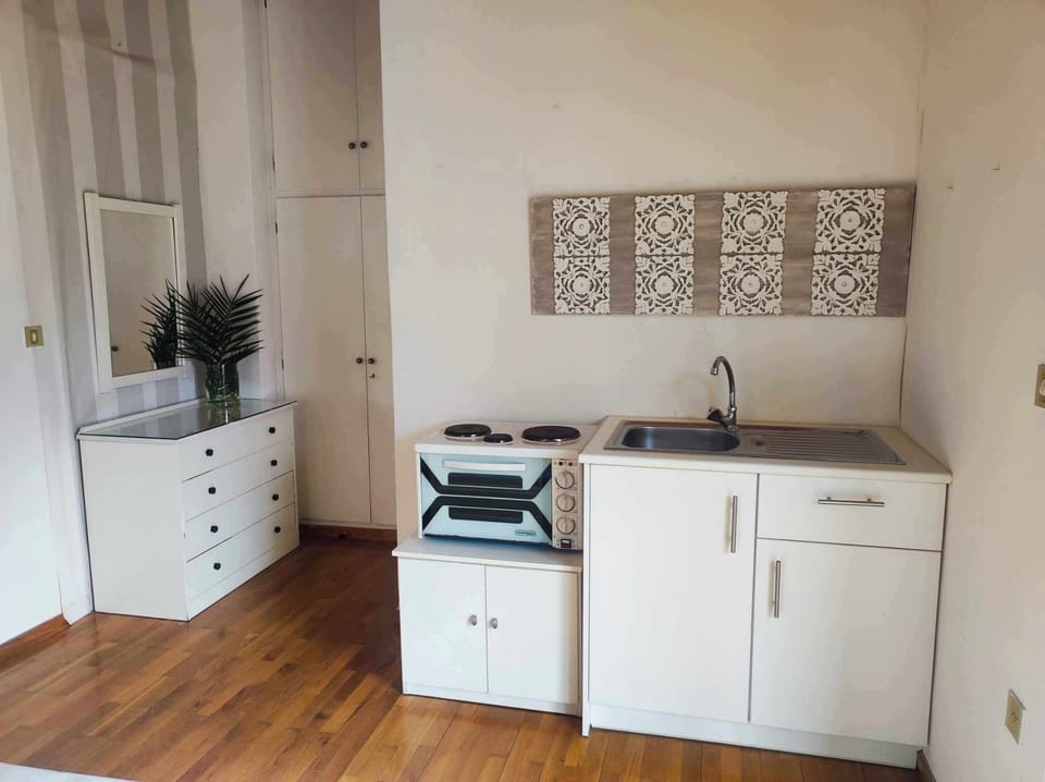 Basic Double Room | In-room dining