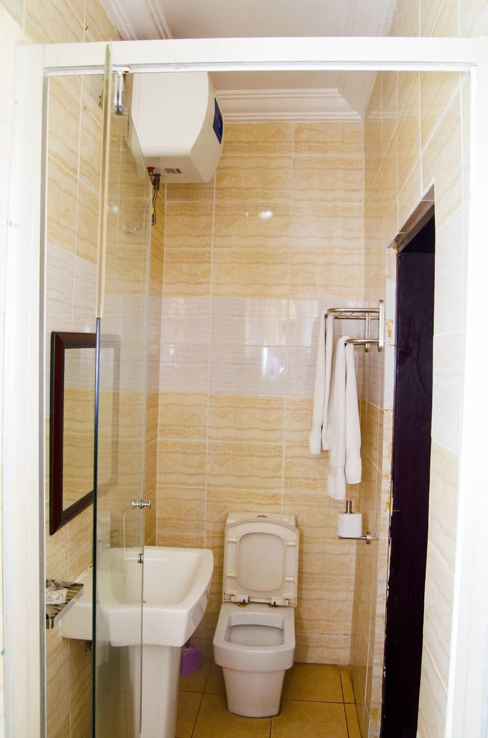 Standard Double Room, 1 Bedroom | Bathroom | Shower, towels
