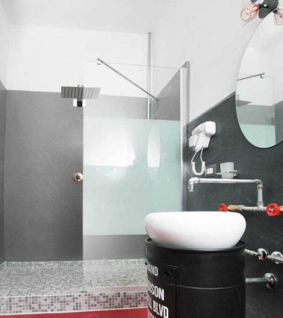 Quadruple Room, Private Bathroom (Industrial ) | Bathroom | Shower, hair dryer, bidet, towels