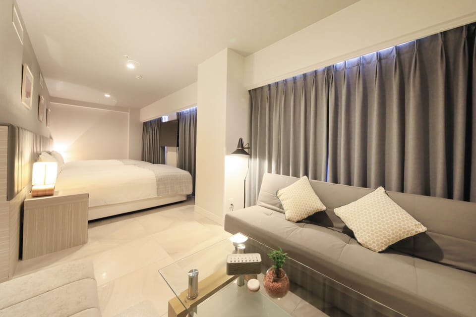 Junior Suite | Iron/ironing board, WiFi (free), alarm clocks, bed sheets