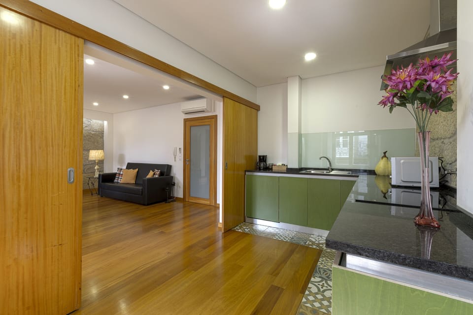 Apartment, 2 Bedrooms (3rd Floor) | Private kitchen | Fridge, microwave, oven, stovetop