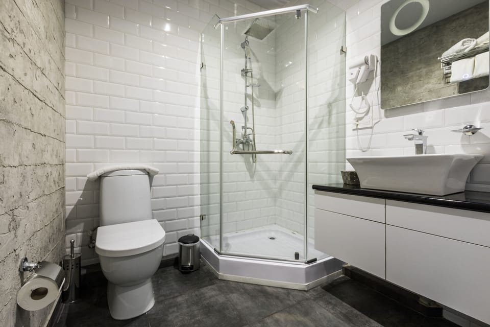 Deep soaking tub, rainfall showerhead, free toiletries, hair dryer