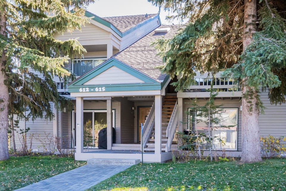 Condo, 2 Bedrooms (Snowcreek #613 Phase IV) | Front of property